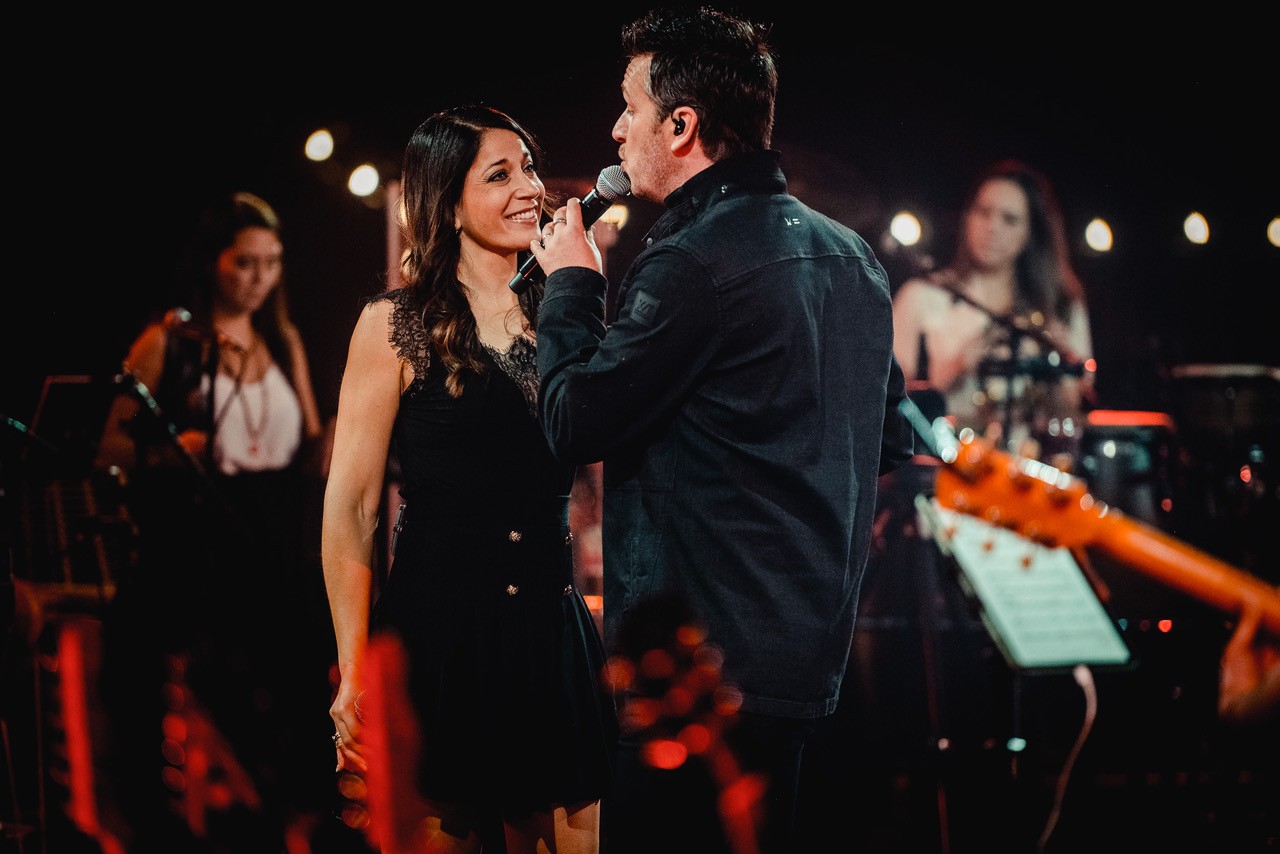 Sasha en Davy zingen een duet